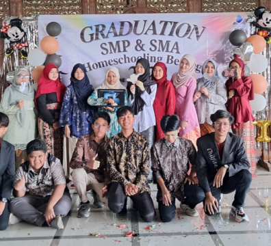 Kelulusan SMP SMA Homeschooling Bening